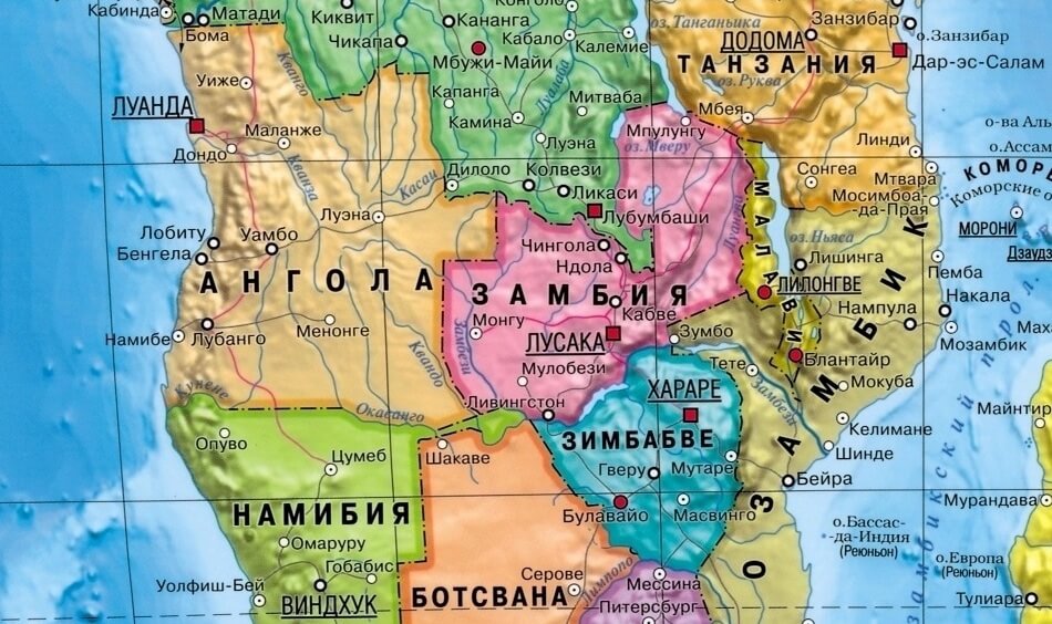 Ангола на карте мира с соседними странами, границами и городами на русском языке