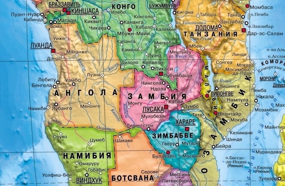Замбия на карте мира с соседними странами, границами и городами на русском языке
